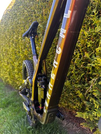 Used Commencal Commencal Supreme V5 DH 2023 Mountainbike, Nero — image 8 of 11