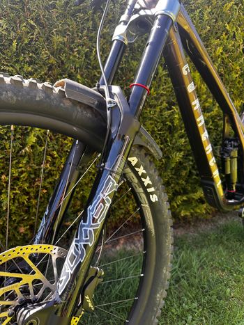 Used Commencal Commencal Supreme V5 DH 2023 Mountainbike, Nero — image 2 of 11