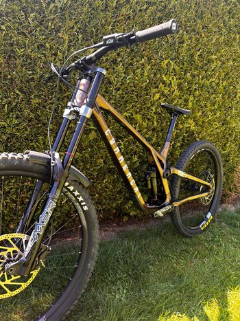 Used Commencal Commencal Supreme V5 DH 2023 MTB