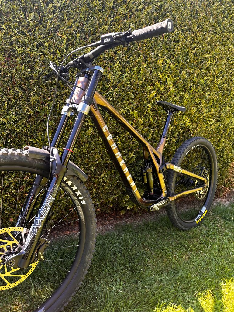 Used Commencal Commencal Supreme V5 DH 2023 Mountainbike, Nero — image 1 of 11