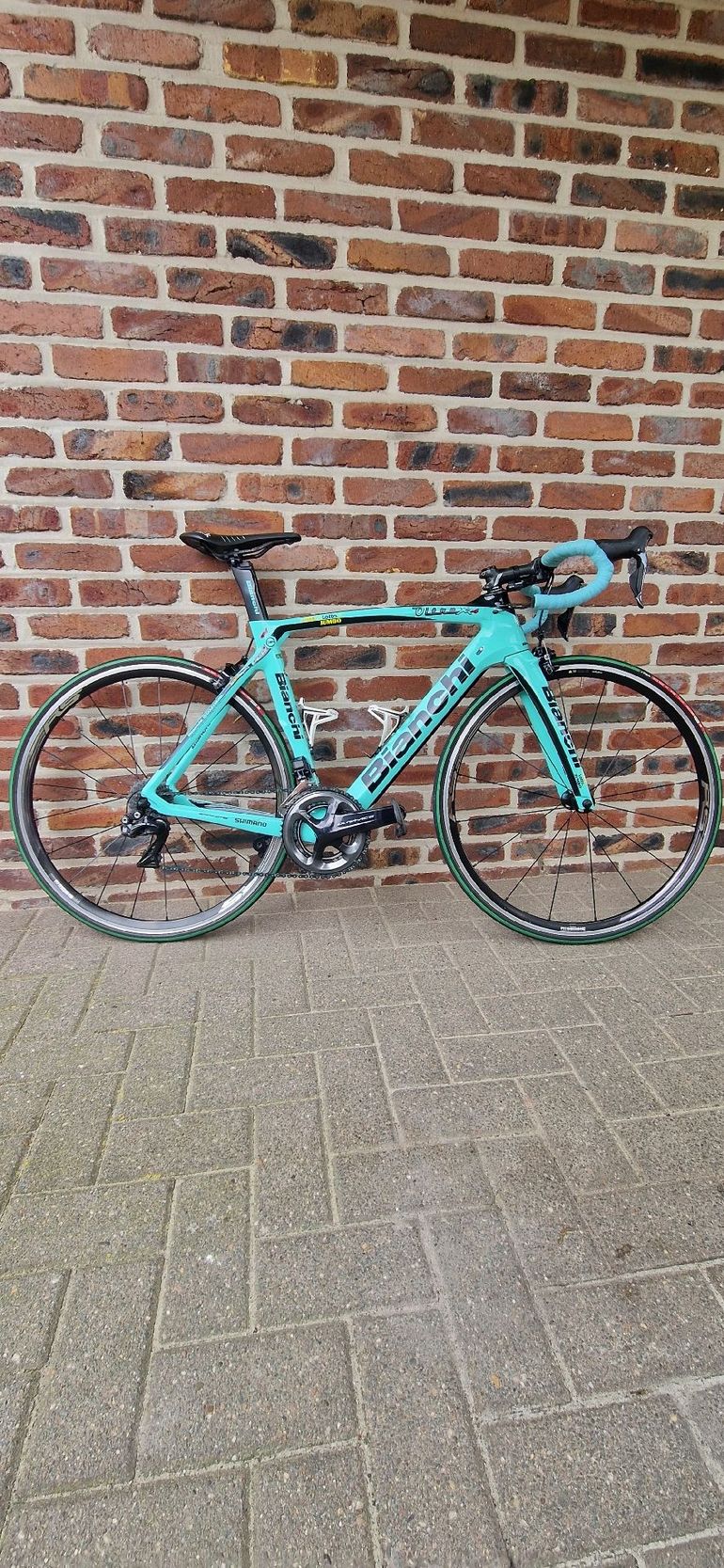 Used Bianchi Oltre Shimano Dura Ace Di2 2019 Road & Gravel — image 1 of 9