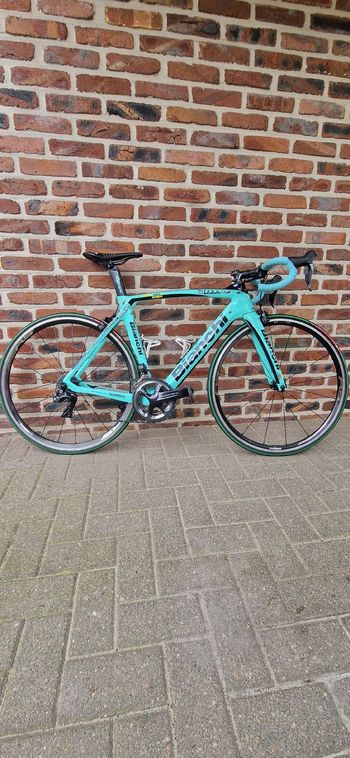 Used Bianchi Oltre Shimano Dura Ace Di2 2019 Road & Gravel — image 2 of 9