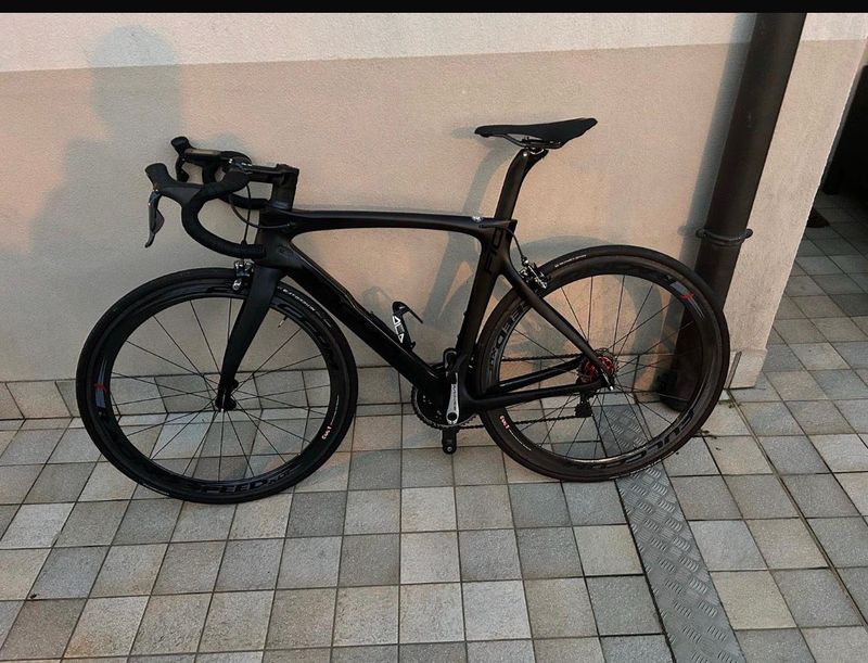 Pinarello Dogma F10 Frameset 2020 2020 Road & Gravel usato, Nero — immagine 1 di 3
