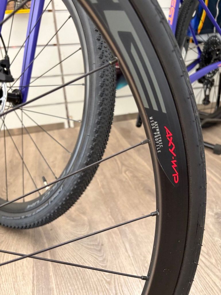 Used Wilier Cento1 Hybrid SHIMANO ULTEGRA 8020 2023 2023 Road & Gravel, Schwarz — image 6 of 8