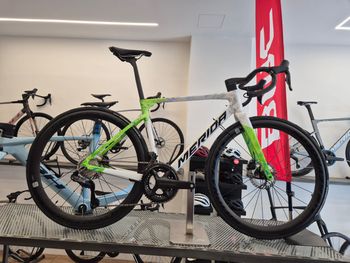 Used Merida Merida Scultura Edition White Green 2026 Road & Gravel, White — image 2 of 6
