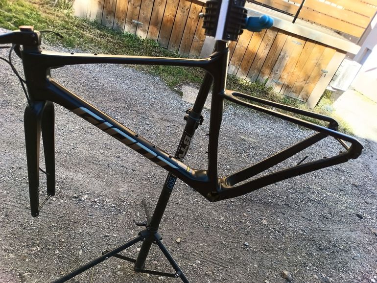 Used Giant Revolt Frameset 2025 Road & Gravel — image 2 of 7