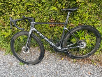 Used Colnago V4Rs Disc Ultegra Di2 8100 w/Fulcrum Racing Wind 400 Wheels 2023 2023 Road & Gravel — image 2 of 11