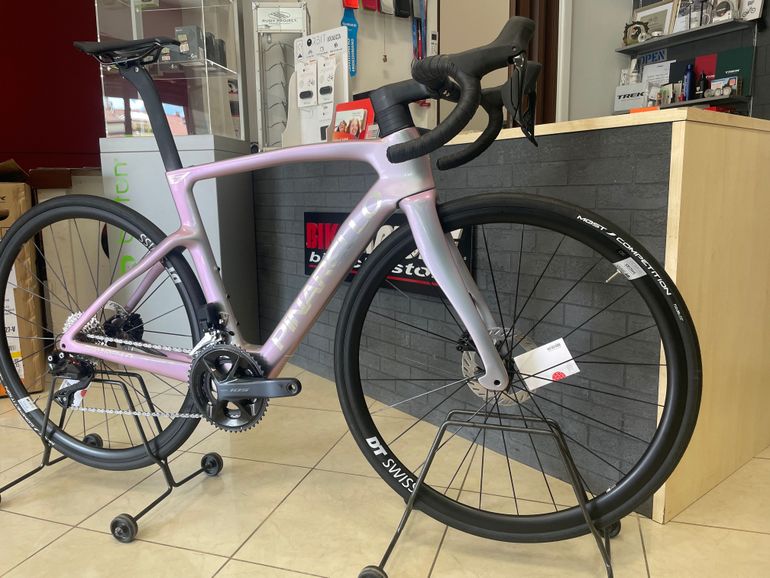Used Pinarello F3 105 Di2 2026 2026 Road & Gravel, Hellgrau — image 6 of 7