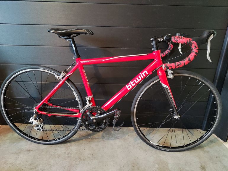 Used B’TWIN B’TWIN Custom Other Shimano 2011 Road & Gravel, Rot — image 1 of 10