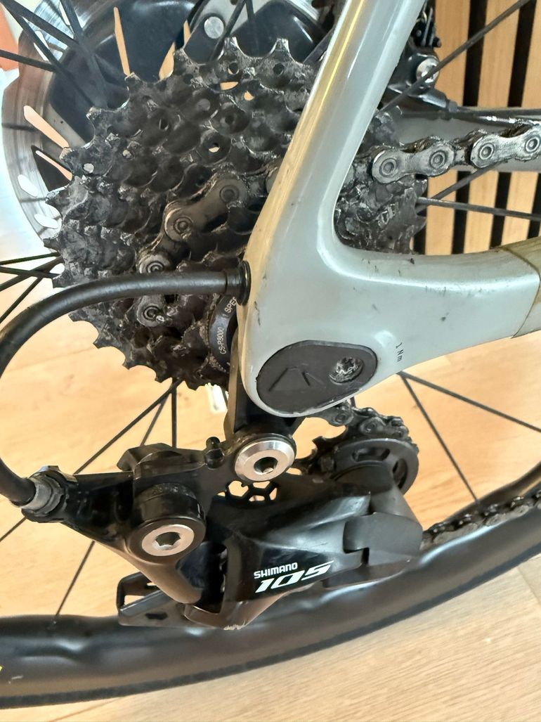 Used Canyon Ultimate CF SL 7 Disc 2021 2021 Road & Gravel — image 10 of 10