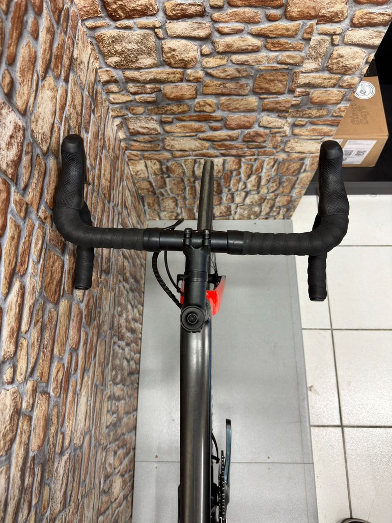 Used Specialized S-Works Tarmac SL6 Disc - Dura Ace Di2 2022 2022 Road & Gravel, Red — image 8 of 11