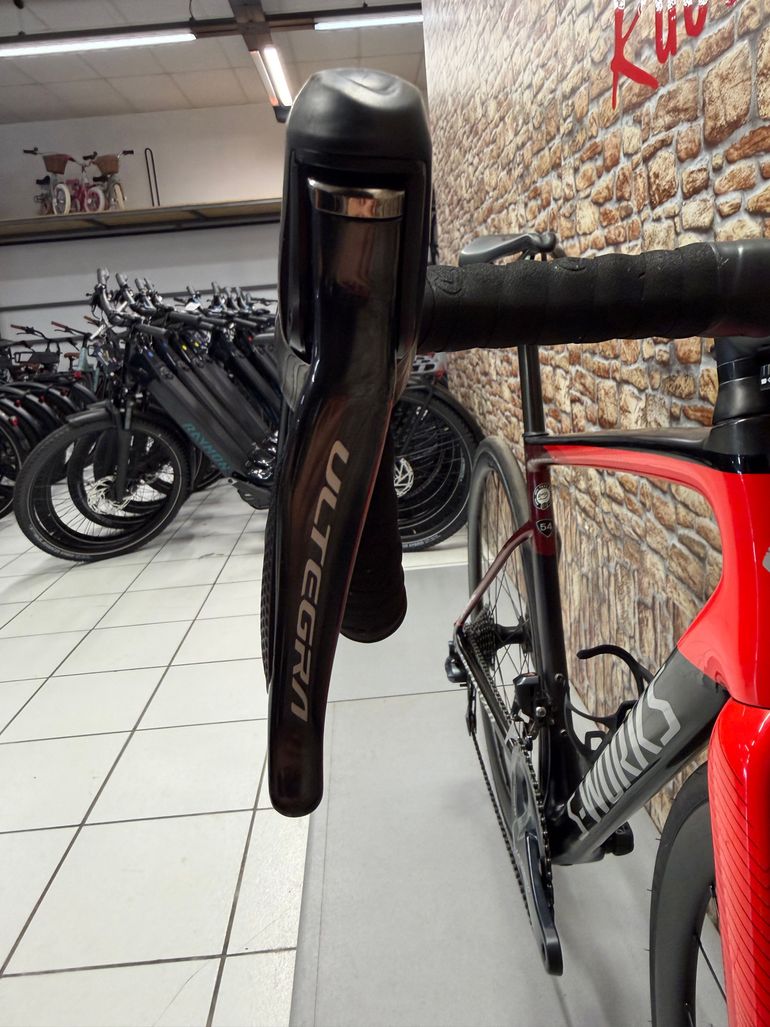 Used Specialized S-Works Tarmac SL6 Disc - Dura Ace Di2 2022 2022 Road & Gravel, Red — image 9 of 11