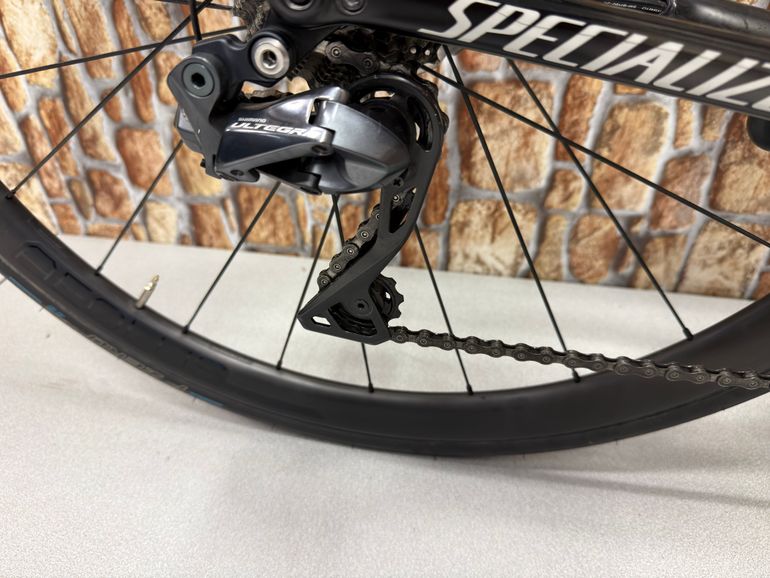 Used Specialized S-Works Tarmac SL6 Disc - Dura Ace Di2 2022 2022 Road & Gravel, Red — image 4 of 11