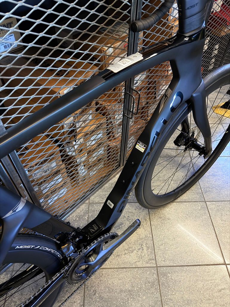Used Pinarello Dogma Shimano Ultegra 2027 Road & Gravel, Schwarz — image 5 of 9