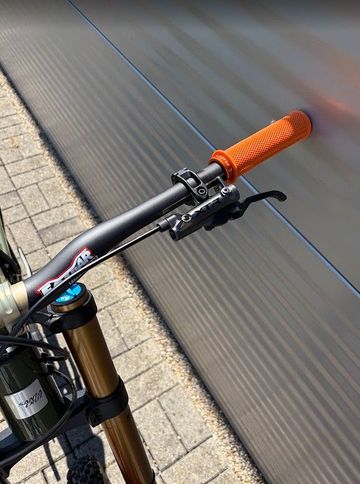 Używany Santa Cruz V10 DH X01 2027 2027 Mountainbike — zdjęcie 8 z 14