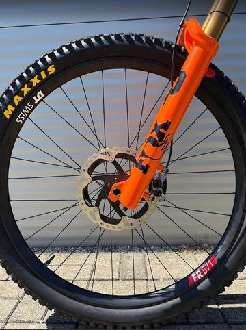 Używany Santa Cruz V10 DH X01 2027 2027 Mountainbike — zdjęcie 14 z 14