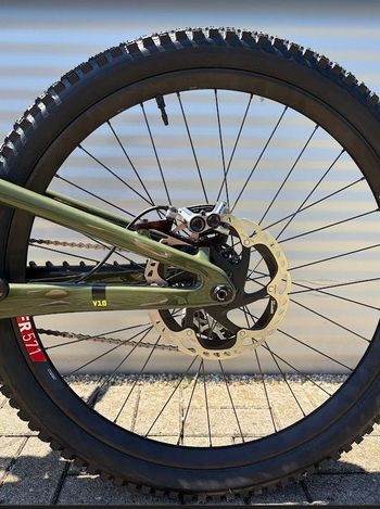 Used Santa Cruz V10 DH X01 2027 2027 Mountainbike, Green, 29, 27.5 — image 13 of 14