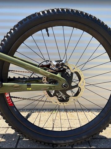 Używany Santa Cruz V10 DH X01 2027 2027 Mountainbike — zdjęcie 13 z 14