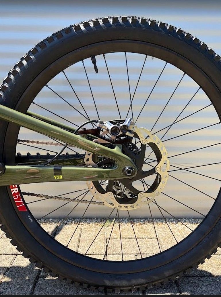 Used Santa Cruz V10 DH X01 2027 2027 Mountainbike, Green, 29, 27.5 — image 13 of 14