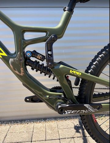 Używany Santa Cruz V10 DH X01 2027 2027 Mountainbike — zdjęcie 12 z 14
