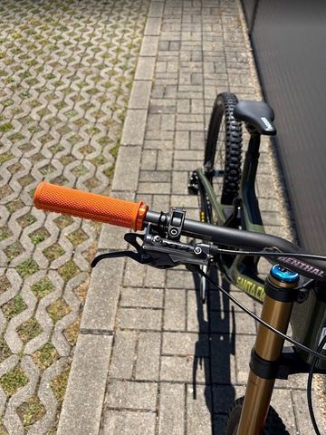 Używany Santa Cruz V10 DH X01 2027 2027 Mountainbike — zdjęcie 7 z 14
