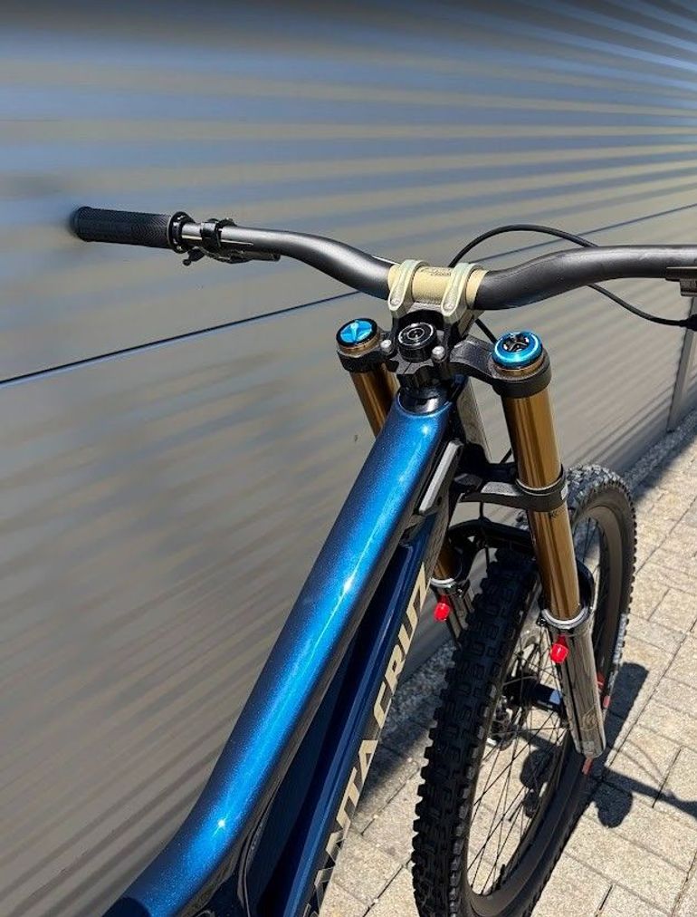 Used Santa Cruz V10 DH X01 2027 2027 Mountainbike, Blue, 29, 27.5 — image 6 of 15