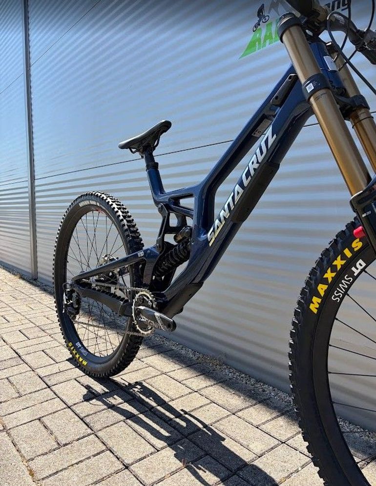 Used Santa Cruz V10 DH X01 2027 2027 Mountainbike, Blue, 29, 27.5 — image 10 of 15