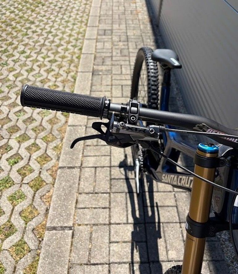 Used Santa Cruz V10 DH X01 2027 2027 Mountainbike, Blue, 29, 27.5 — image 9 of 15