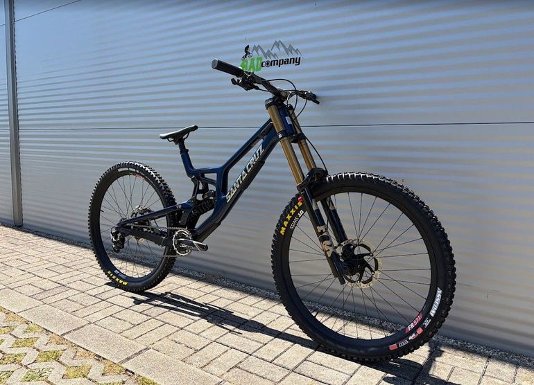 Used Santa Cruz V10 DH X01 2027 2027 Mountainbike, Blue, 29, 27.5 — image 2 of 15