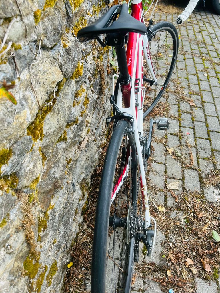 Used Trek Domane 4.5 Compact 2016 2016 Road & Gravel, White — image 6 of 8