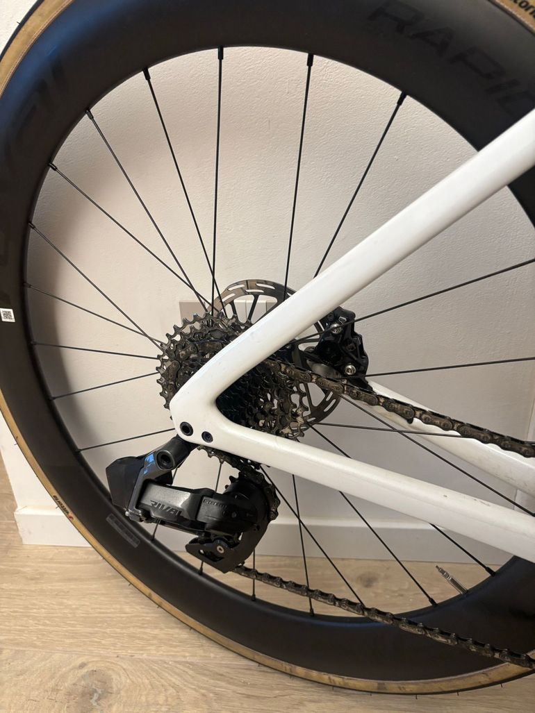 Used Specialized Tarmac SL7 Comp - Rival eTap AXS 2023 2023 Road & Gravel, Weiß — image 7 of 9