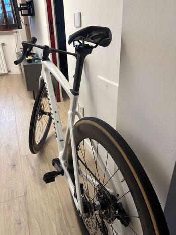 Used Specialized Tarmac SL7 Comp - Rival eTap AXS 2023 2023 Road & Gravel, Weiß — image 4 of 9