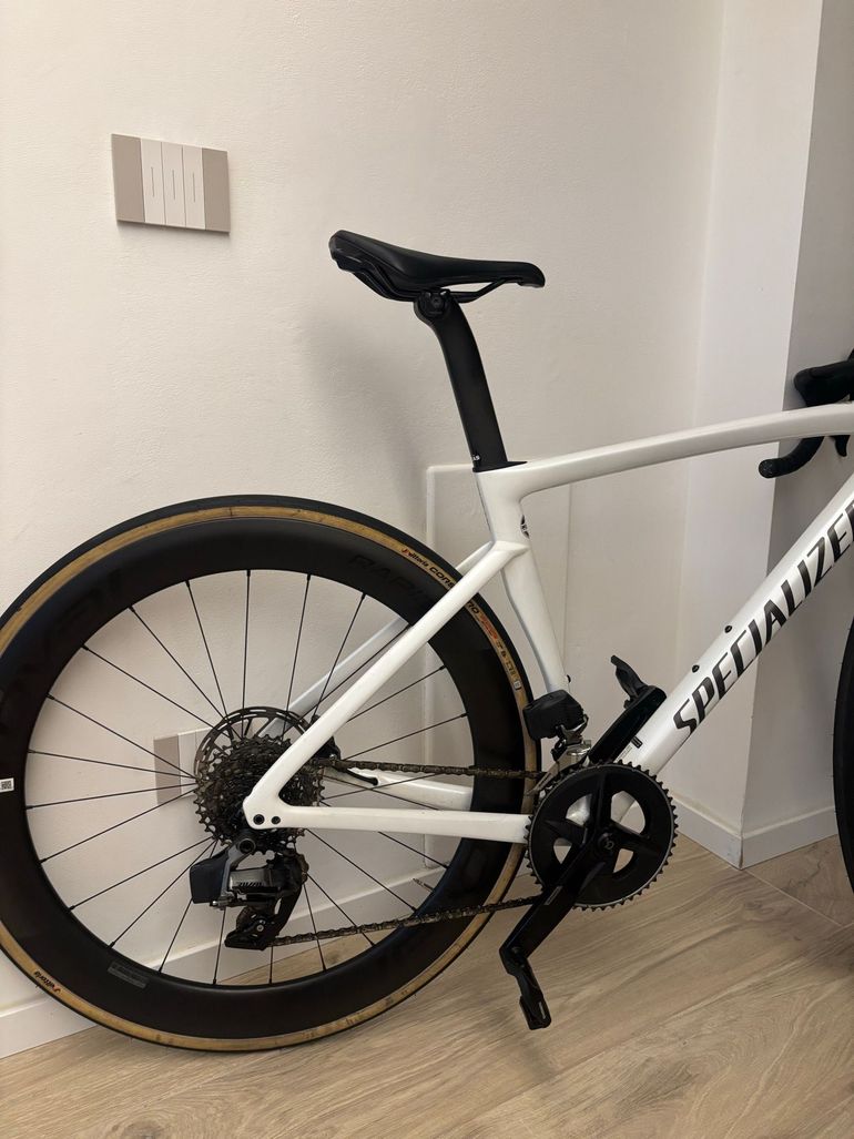 Used Specialized Tarmac SL7 Comp - Rival eTap AXS 2023 2023 Road & Gravel, Weiß — image 2 of 9