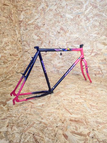 Used Giant Giant Coldrock 90s Vintage Retro MTB Frameset Frameset 1995 Mountainbike, Purple — image 2 of 7