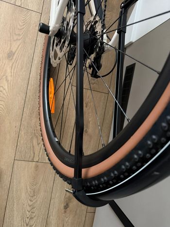 Used Canyon Grizl 7 2024 2024 Road & Gravel, White — image 3 of 9