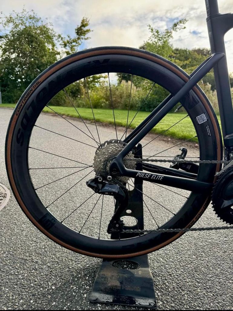 Used Megamo PULSE ELITE 15 SH12 2024 2024 Road & Gravel, Black — image 7 of 9