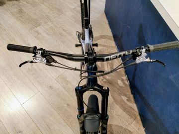 Używany Giant Reign Advanced, Pro Frame 2023 2023 Mountainbike — zdjęcie 6 z 7