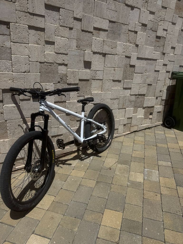 Used Merida Dirt Shimano Deore 2021 Mountainbike, Bianco — image 5 of 15