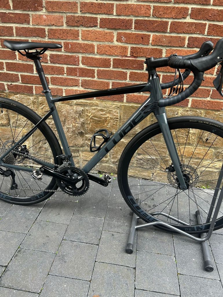 Used CUBE ATTAIN SL 2022 2022 Road & Gravel, Gris claro — image 4 of 9