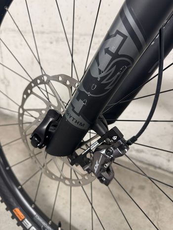 Used CUBE Stereo hybrid Shimano Deore XT 2022 Mountainbike, Light Gray — image 5 of 6