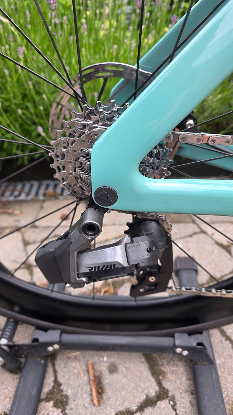 Used Canyon Aeroad CF SLX 7 Disc eTap 2023 2023 Road & Gravel, Green — image 8 of 17