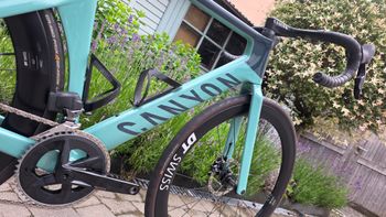 Used Canyon Aeroad CF SLX 7 Disc eTap 2023 2023 Road & Gravel, Green — image 4 of 17