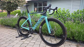 Used Canyon Aeroad CF SLX 7 Disc eTap 2023 2023 Road & Gravel, Green — image 2 of 17