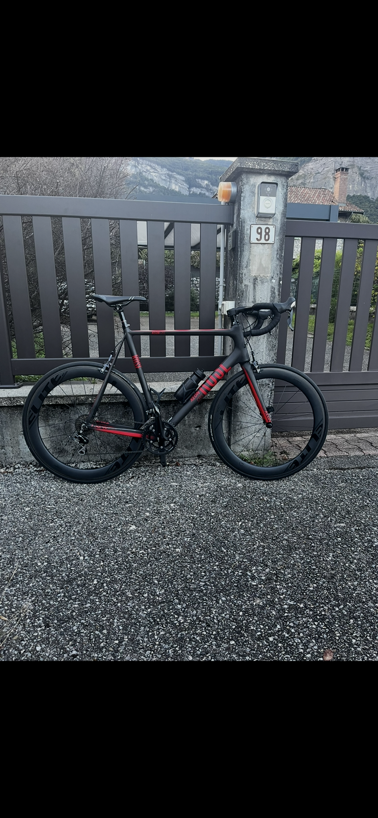 Used Rose Xeon Shimano 105 2017 Road & Gravel, Black — image 1 of 9
