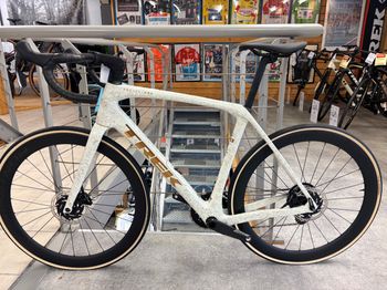 Used Trek Domane SLR 7 AXS Gen 4 2026 2026 Road & Gravel, White — image 4 of 5