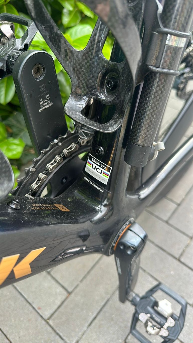 Used Trek Madone SLR 6 Disc 2020 2020 Road & Gravel, Black — image 11 of 11