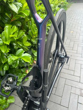 Used Trek Madone SLR 6 Disc 2020 2020 Road & Gravel, Black — image 10 of 11