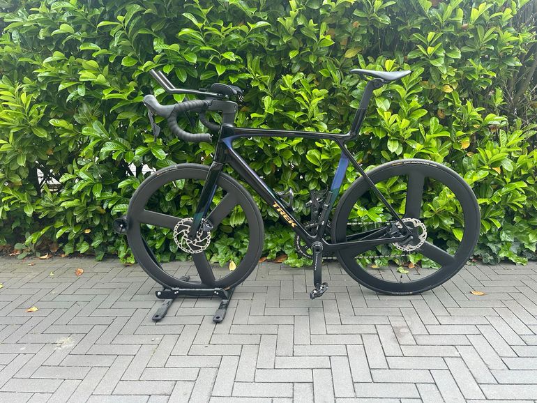 Used Trek Madone SLR 6 Disc 2020 2020 Road & Gravel, Black — image 1 of 11