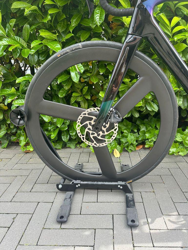 Used Trek Madone SLR 6 Disc 2020 2020 Road & Gravel, Black — image 5 of 11