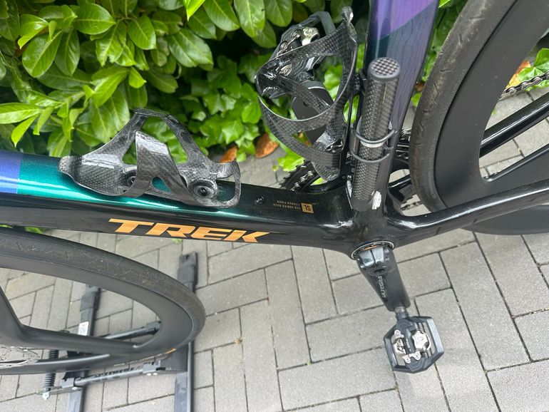 Used Trek Madone SLR 6 Disc 2020 2020 Road & Gravel, Black — image 3 of 11